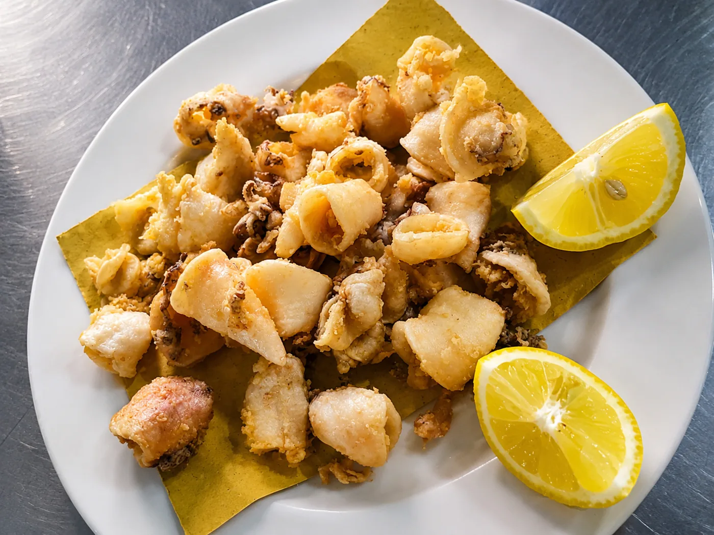Fritto di calamari servito da Pizzeria Cavaliere